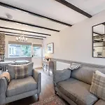 Coach House One בית נופש